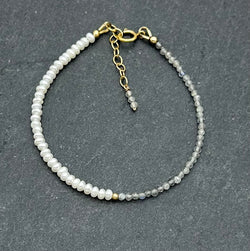 14K Gold Filled - Dainty freshwater pearls bracelet
 - Freshwater pearls & Labradorite