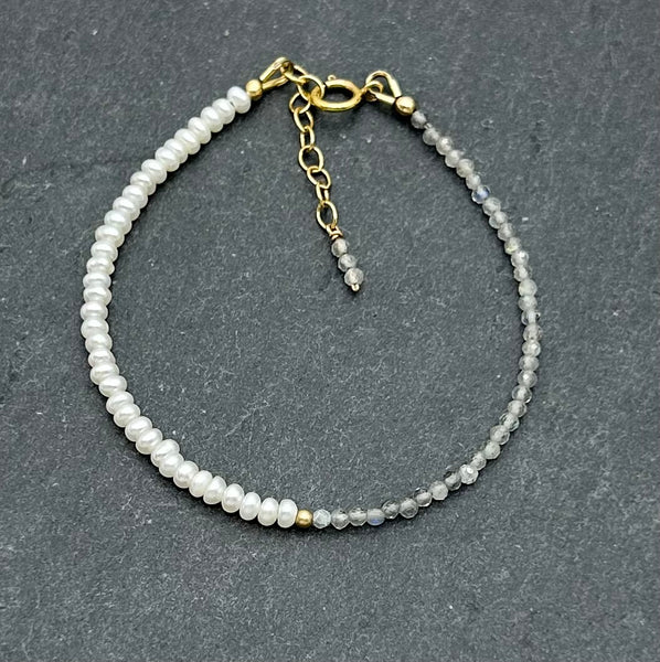 14K Gold Filled - Dainty freshwater pearls bracelet
 - Freshwater pearls & Labradorite
