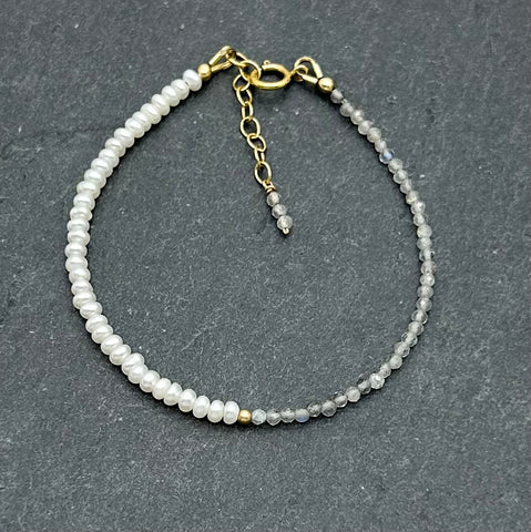 14K Gold Filled - Dainty freshwater pearls bracelet
 - Freshwater pearls & Labradorite