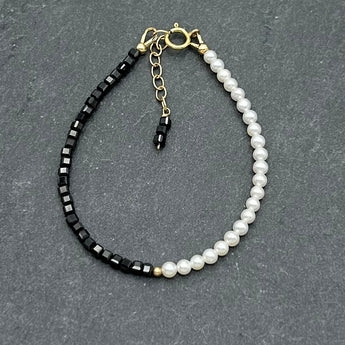 Handcrafted 14K Gold Filled - Dainty freshwater pearls bracelet
 - Freshwater pearls & Cube spinel
