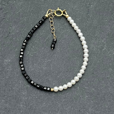 14K Gold Filled - Dainty freshwater pearls bracelet
 - Freshwater pearls & Cube spinel